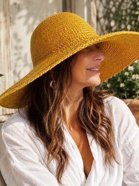 Vintage NOS Yellow Wide Brim Woven Sun Hat Beach Garden Derby Floppy Straw